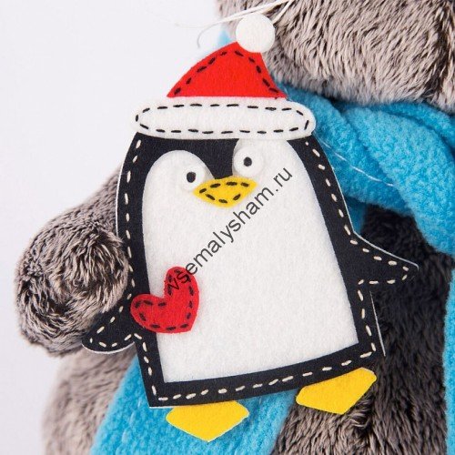 Кот Басик в шарфике и с пингвином